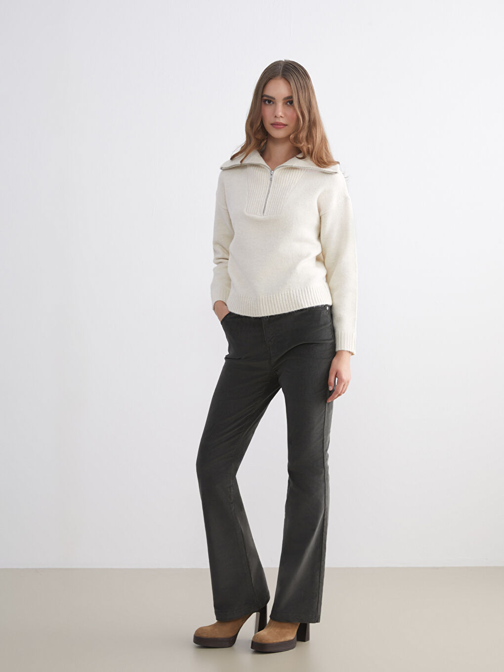 Haki Dar Fit İspanyol Paça Kadife Kadın Pantolon