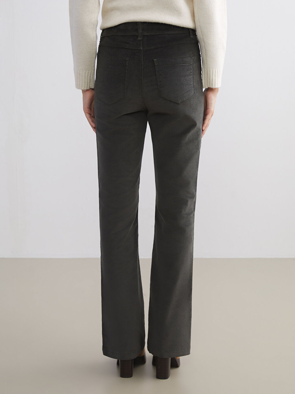 Haki Dar Fit İspanyol Paça Kadife Kadın Pantolon-3