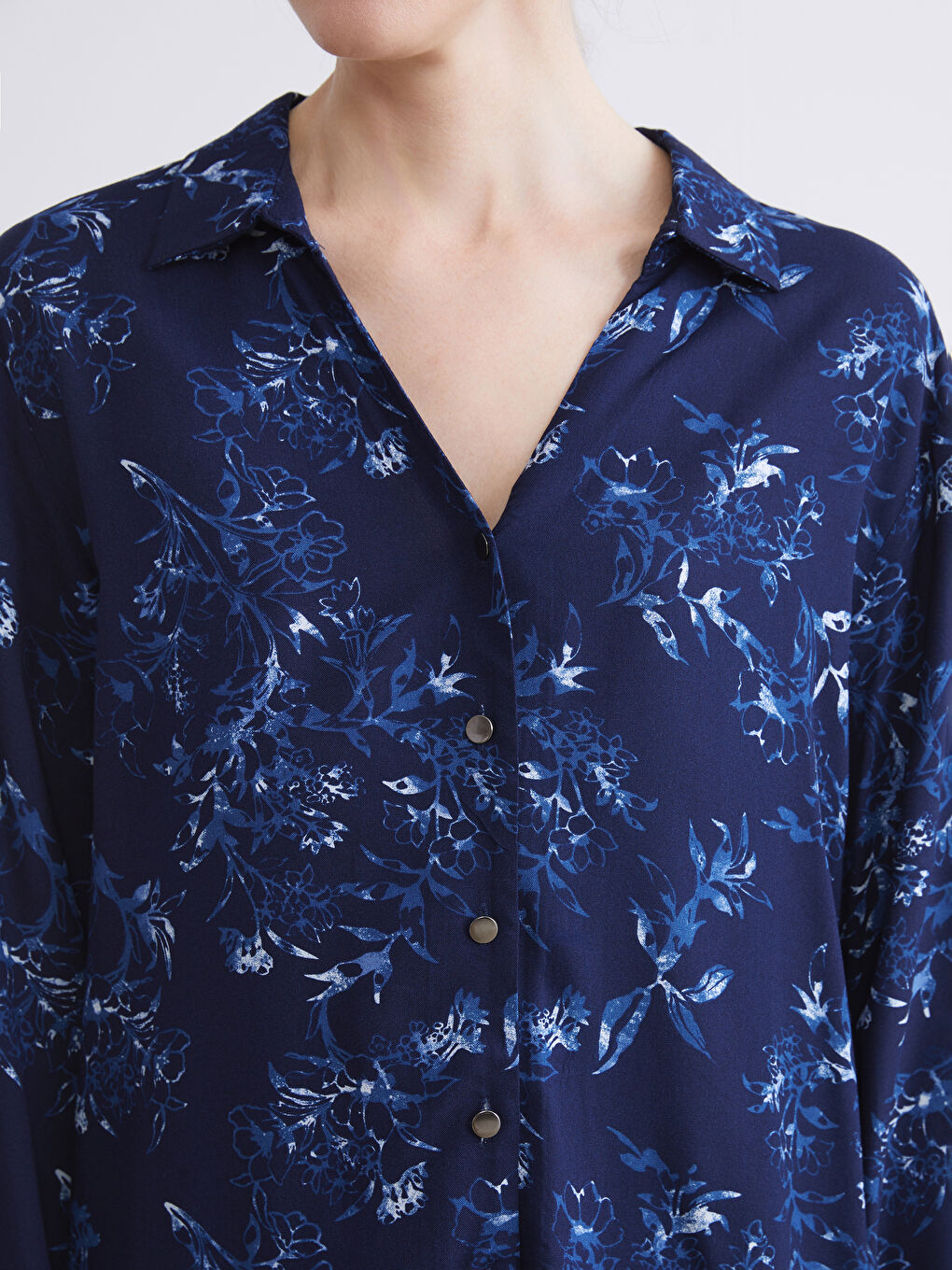Lacivert Çiçekli Kadın Gömlek-3