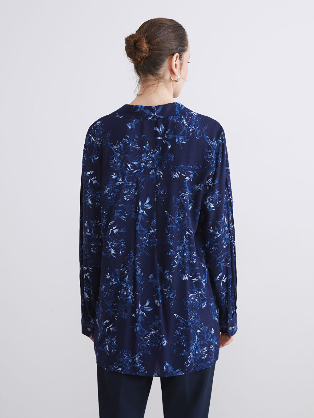 Lacivert Çiçekli Kadın Gömlek-4