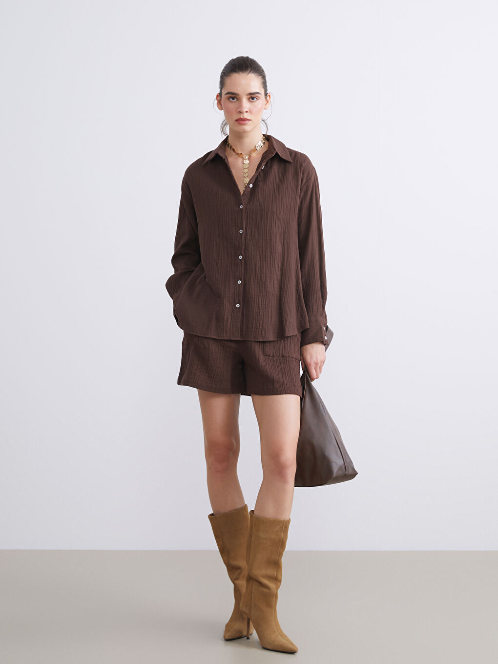 Kahverengi Dokulu Müslin Kadın Gömlek-1