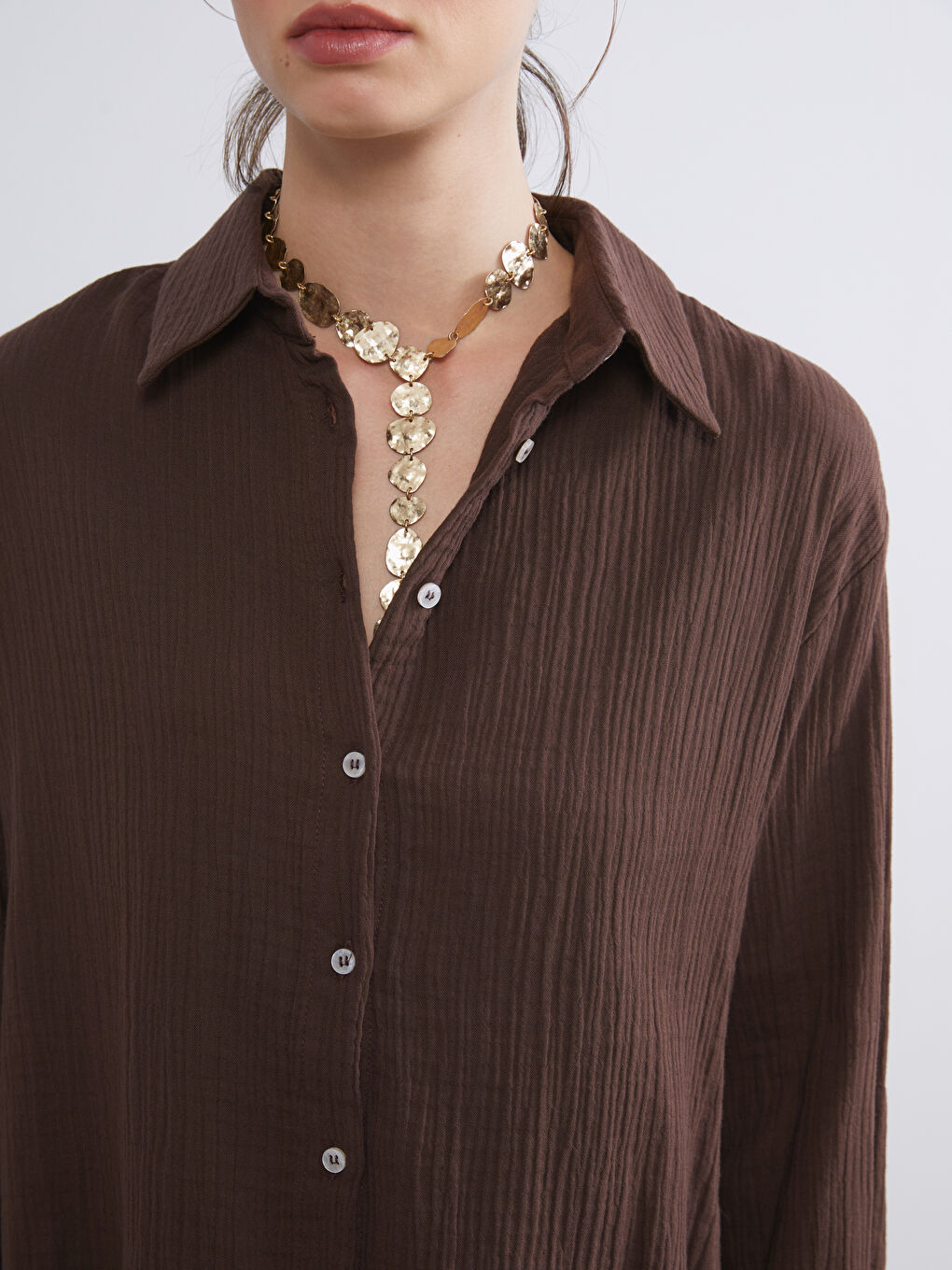 Kahverengi Dokulu Müslin Kadın Gömlek-2