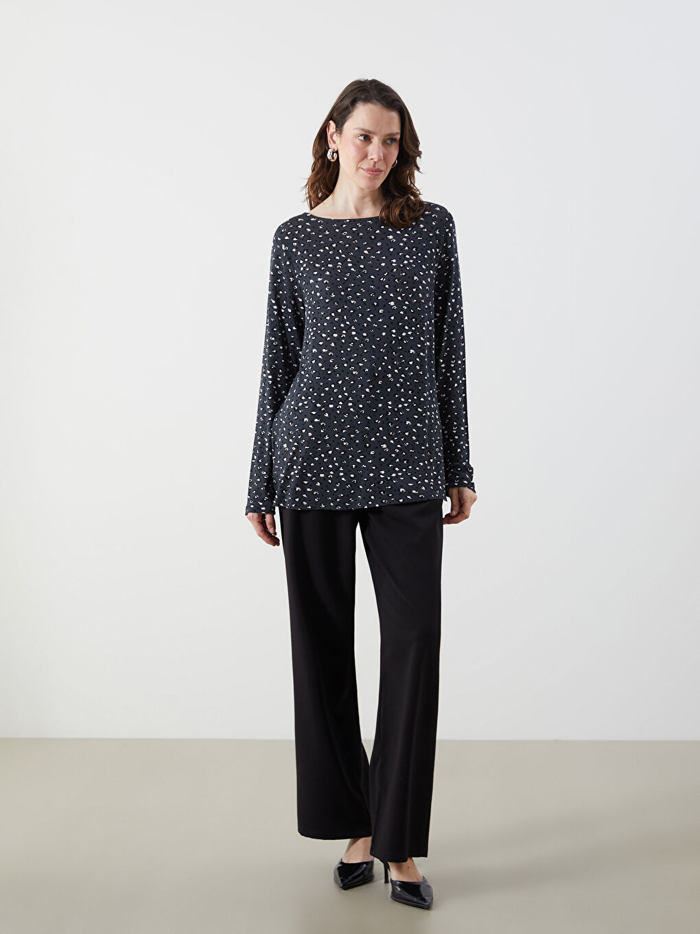 Bluza sa okruglim izrezom i leopard printom-1