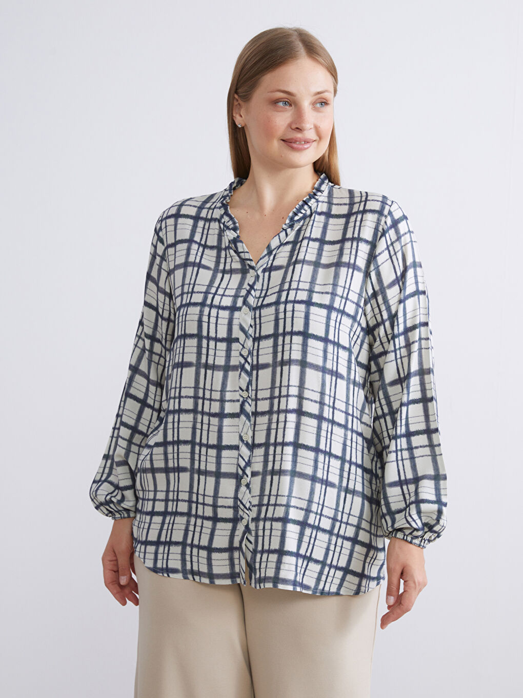 Ekru Fırfırlı Kaçık Yaka Ekose Kadın Gömlek-1