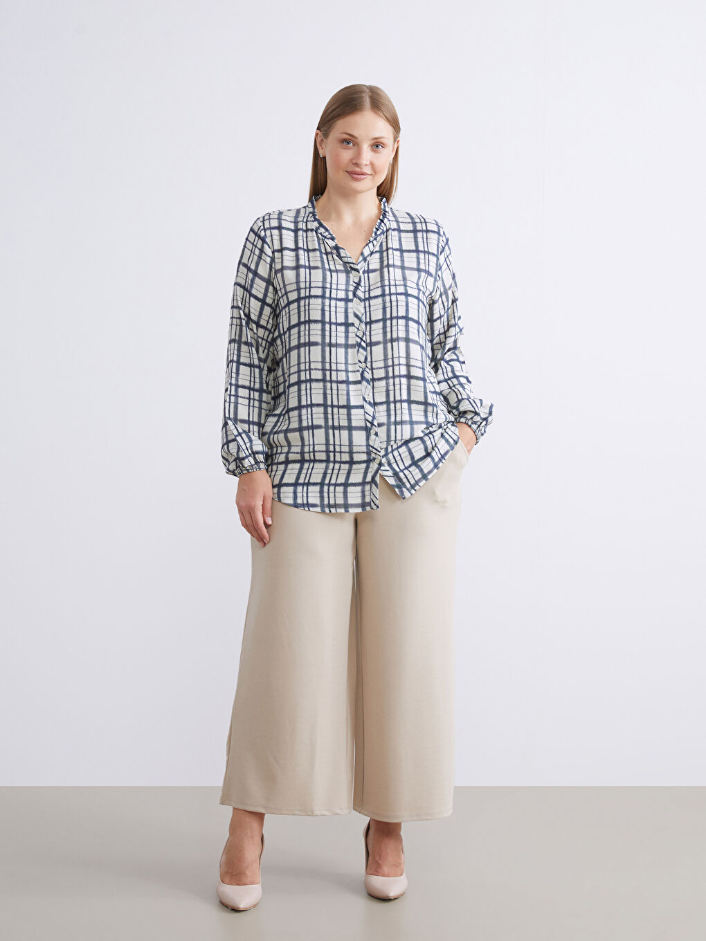 Ekru Fırfırlı Kaçık Yaka Ekose Kadın Gömlek-5