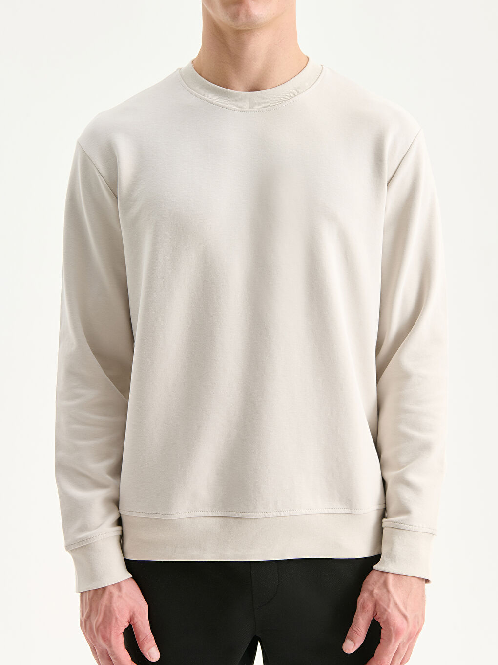 سويت شيرت مطرز بياقة دائرية للرجال-2