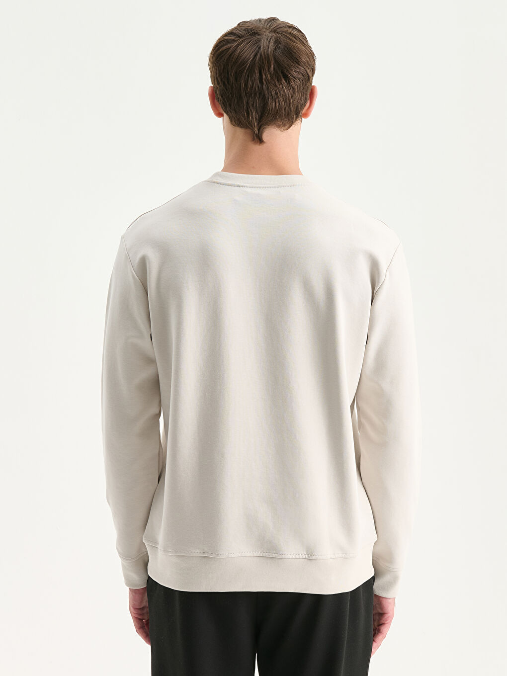 سويت شيرت مطرز بياقة دائرية للرجال-3