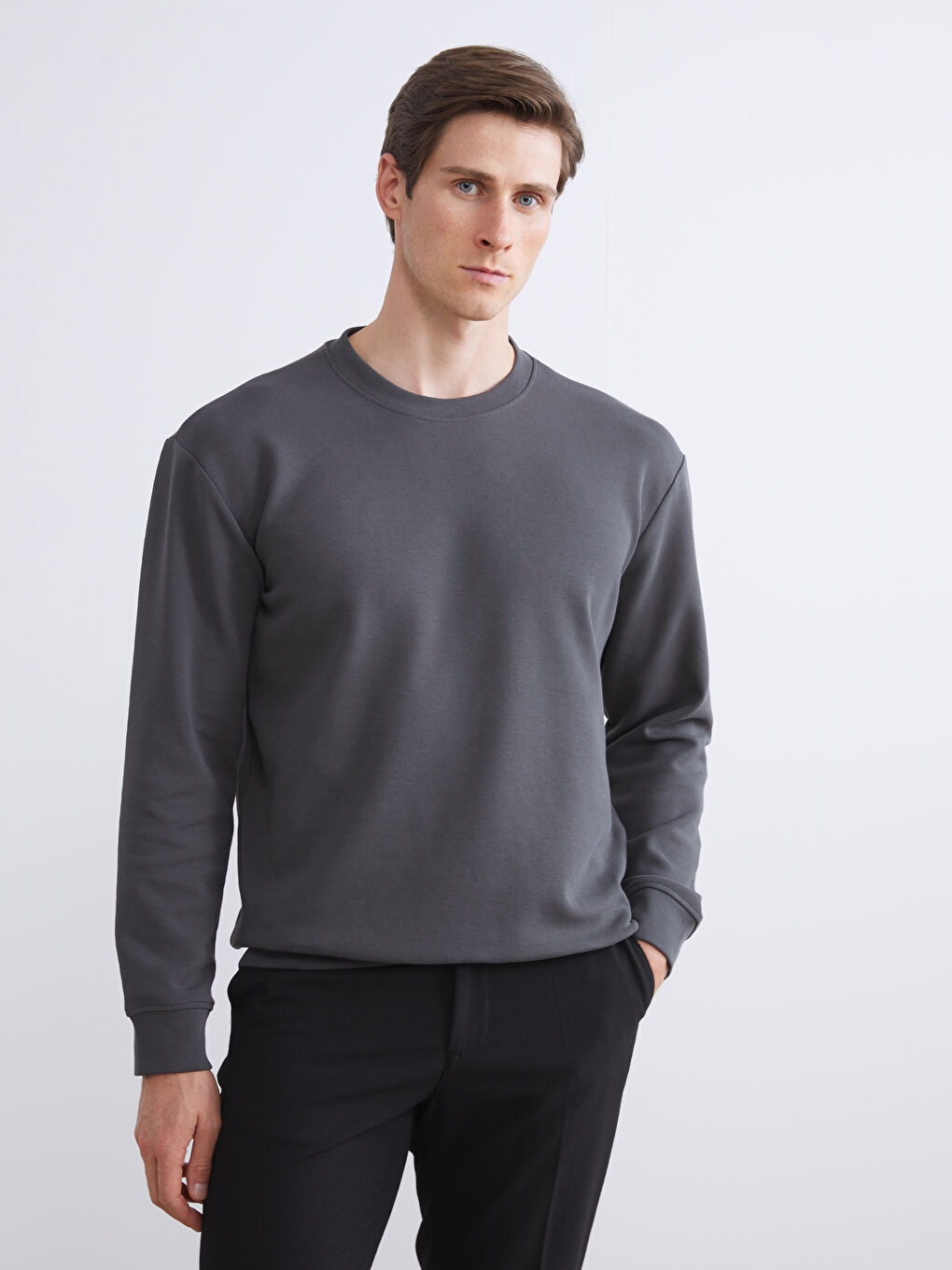 Antrasit Bisiklet Yaka Nakışlı Erkek Sweatshirt