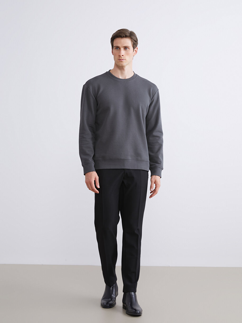 Antrasit Bisiklet Yaka Nakışlı Erkek Sweatshirt-1