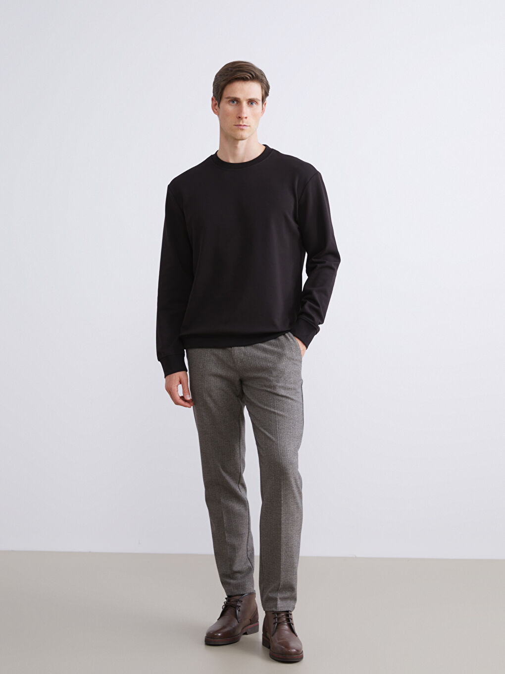 Kahverengi Bisiklet Yaka Nakışlı Erkek Sweatshirt-1