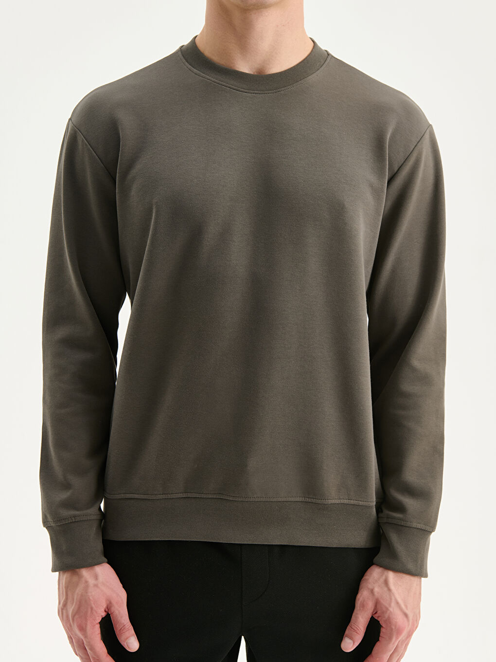 Haki Bisiklet Yaka Nakışlı Erkek Sweatshirt-2