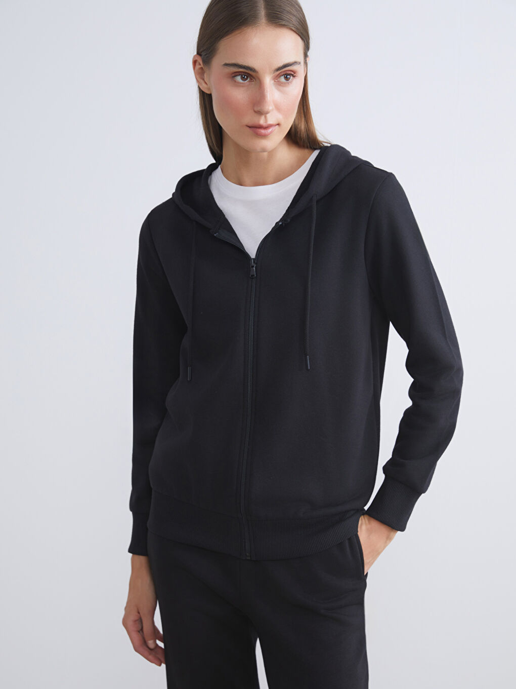 Siyah Kapüşonlu Kadın Fermuarlı Sweatshirt