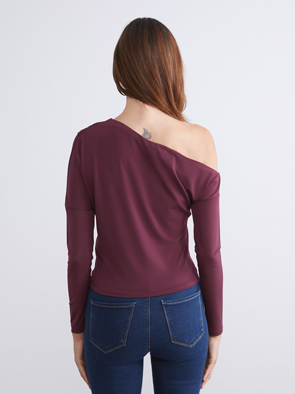 Bluza sa širokim izrezom i naborima-3