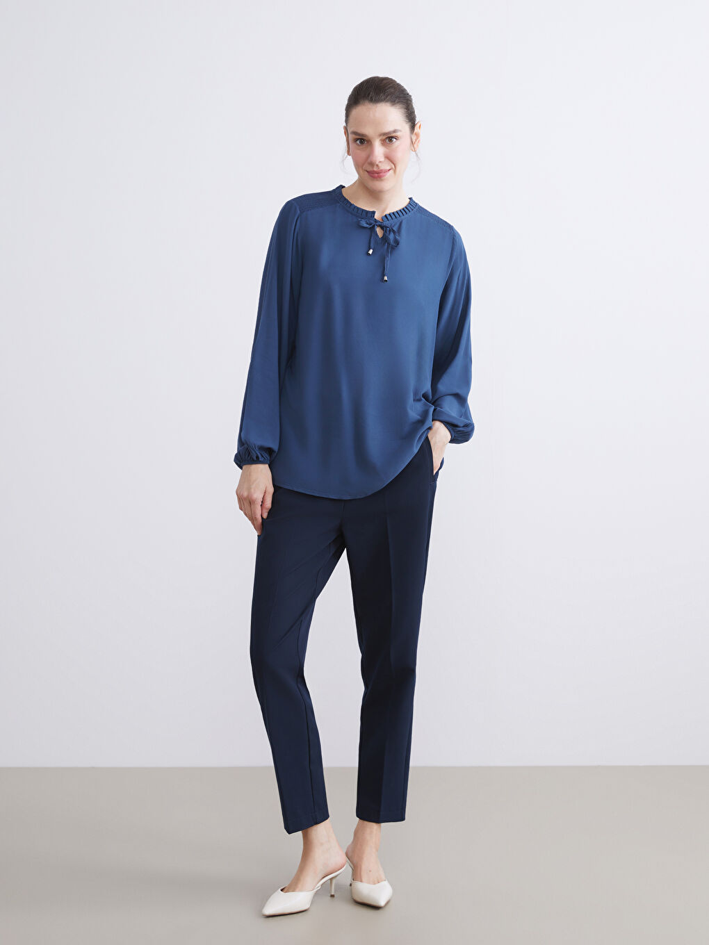 İndigo Fırfırlı Bağlamalı Yaka Bluz-2