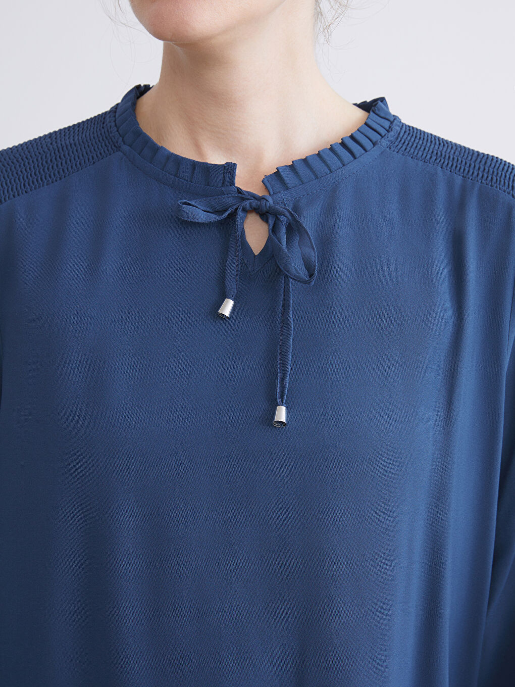 İndigo Fırfırlı Bağlamalı Yaka Bluz-3