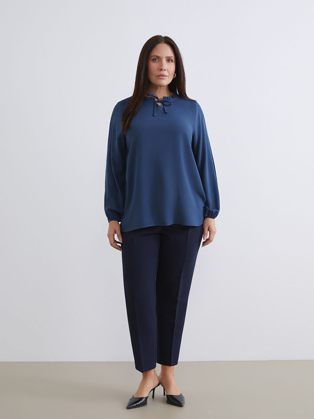 İndigo Fırfırlı Bağlamalı Yaka Bluz-5