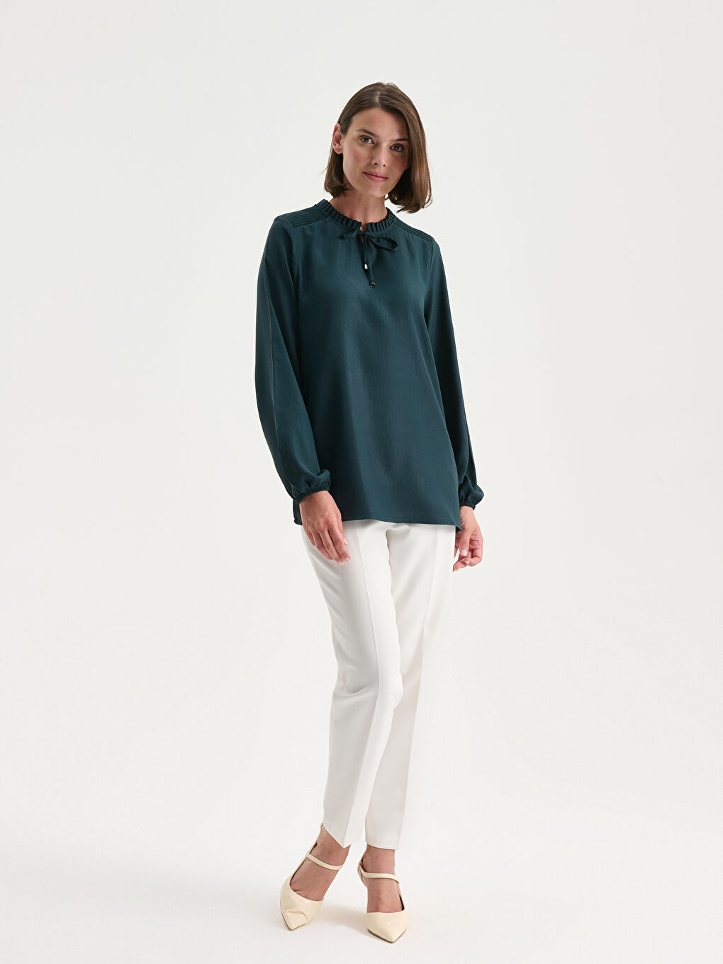 Haki Bağlamalı Yaka Fırfırlı Bluz-2