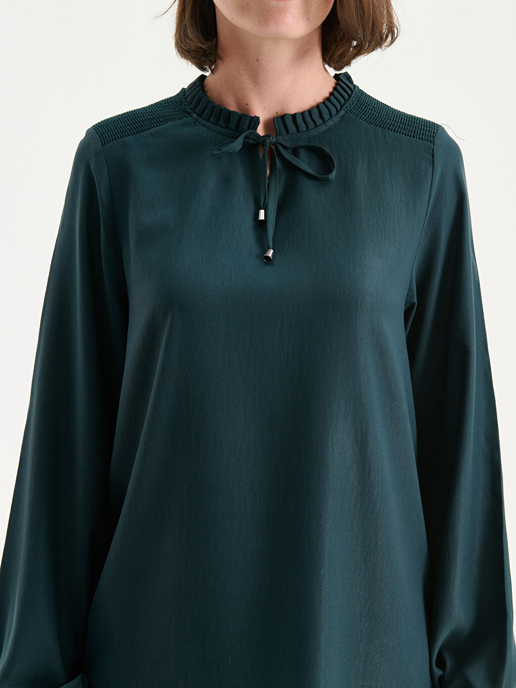 Haki Bağlamalı Yaka Fırfırlı Bluz-3