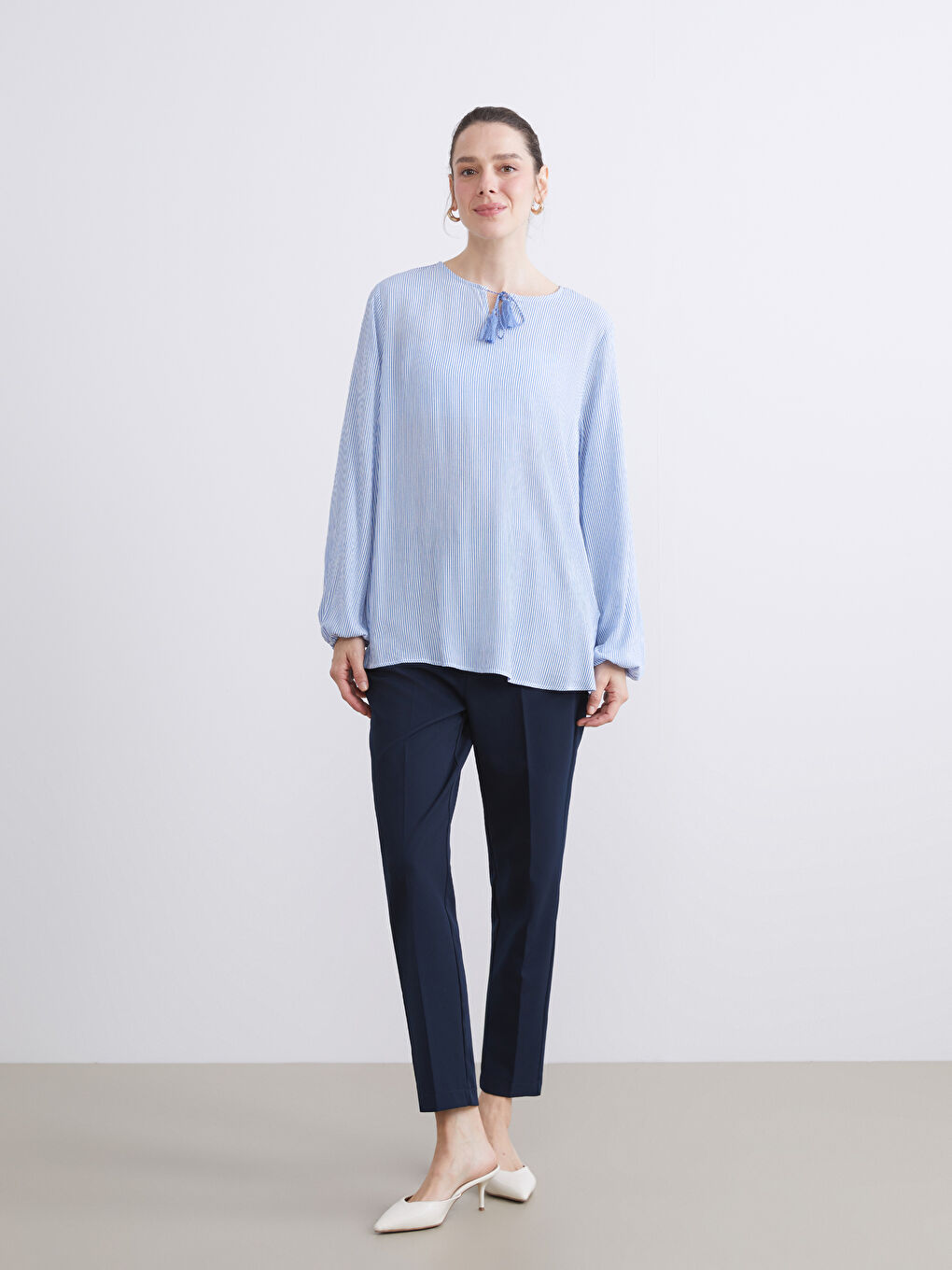 Mavi Bağlamalı Yaka Çizgili Bluz-2