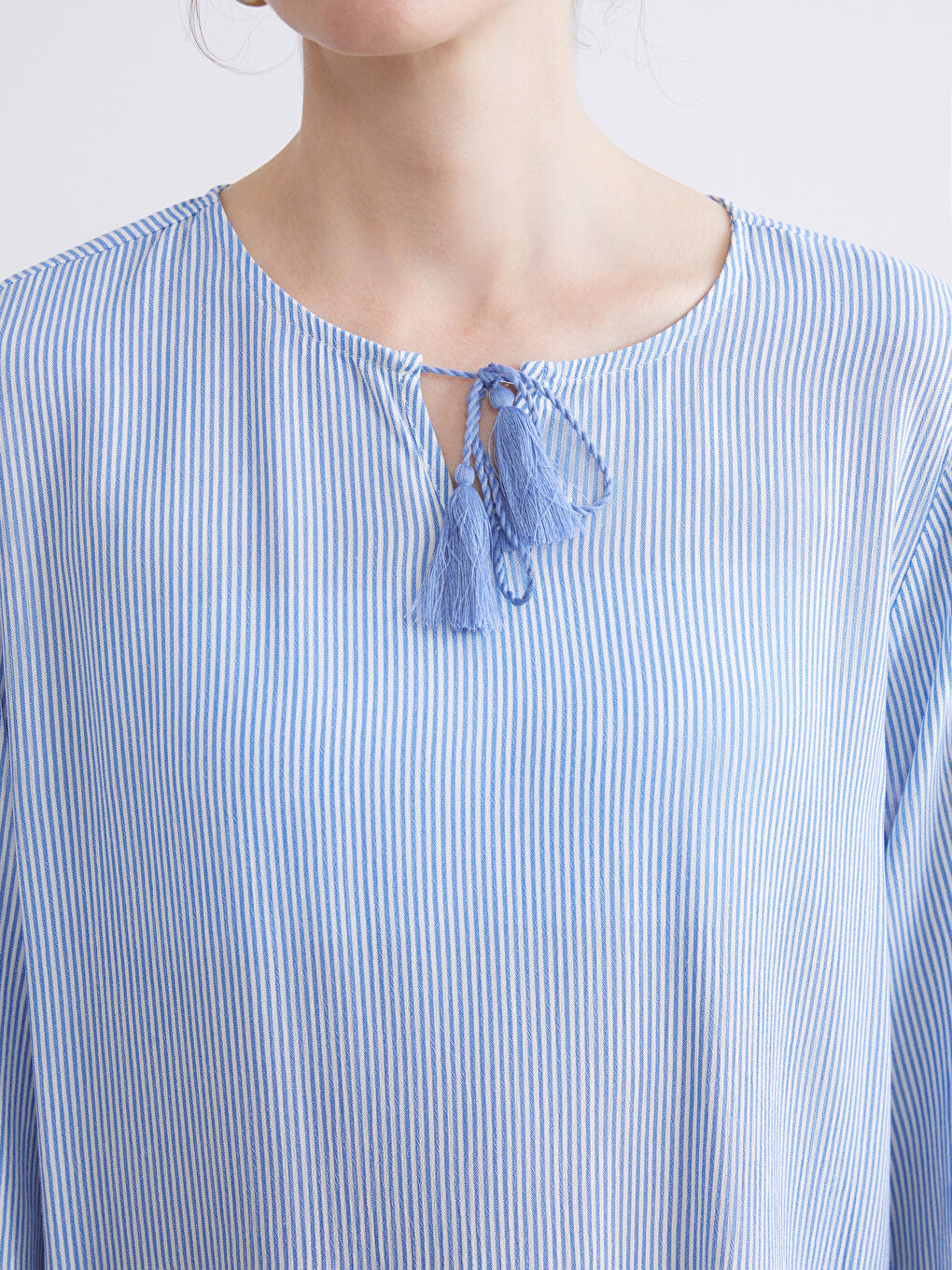 Mavi Bağlamalı Yaka Çizgili Bluz-3