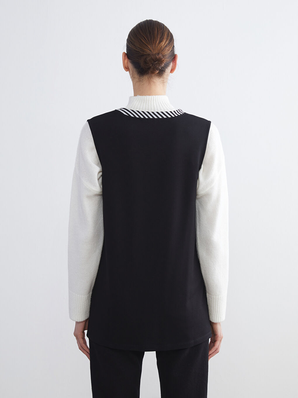 Siyah V Yaka Çizgili Kadın Yelek-4