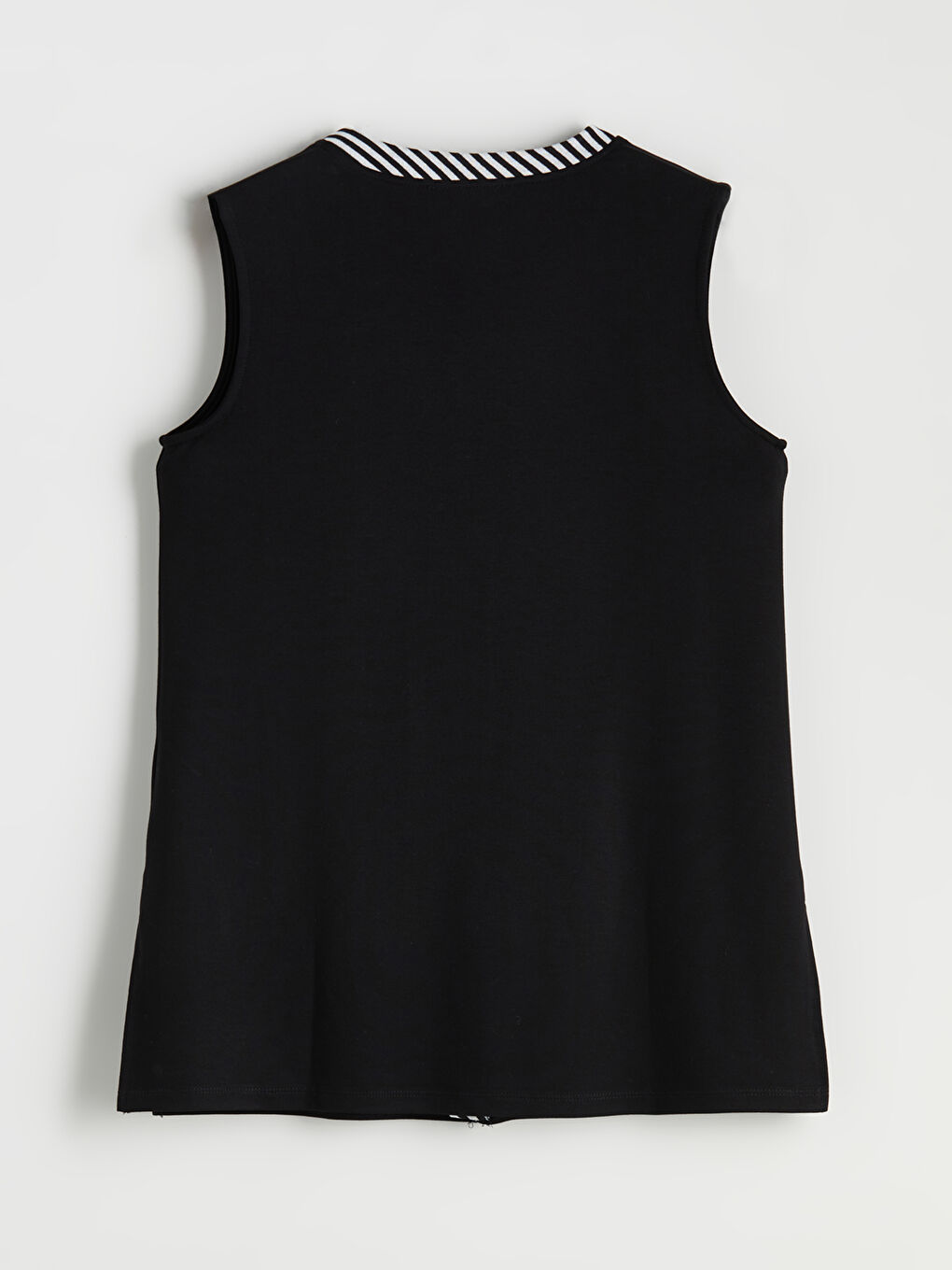 Siyah V Yaka Çizgili Kadın Yelek-7