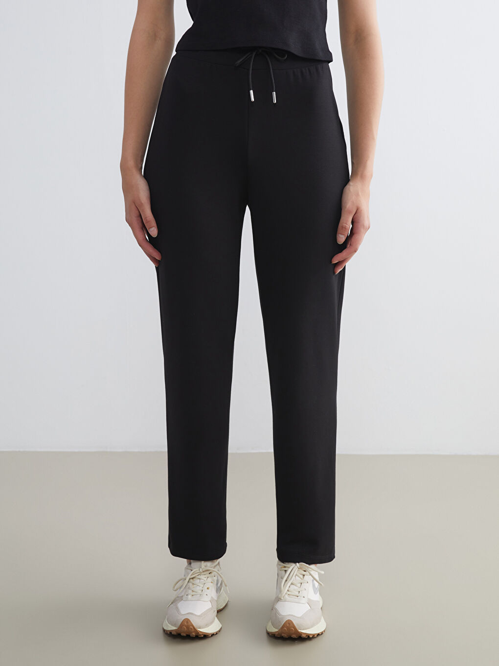 Siyah Beli Lastikli Kadın Eşofman Altı-1