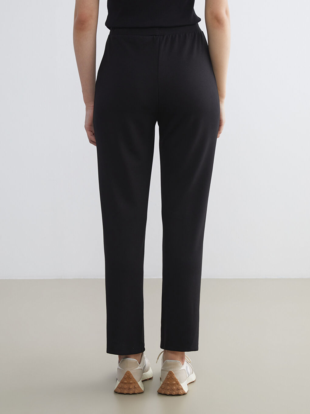 Siyah Beli Lastikli Kadın Eşofman Altı-3