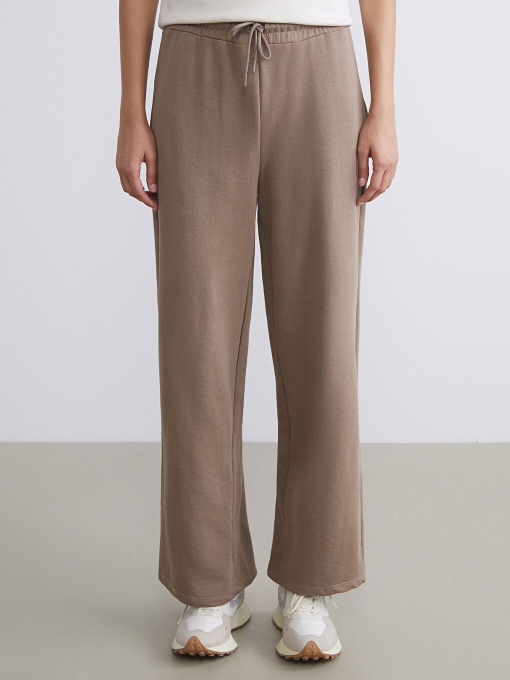 Women's Sweatpants with Elastic Waist-1
