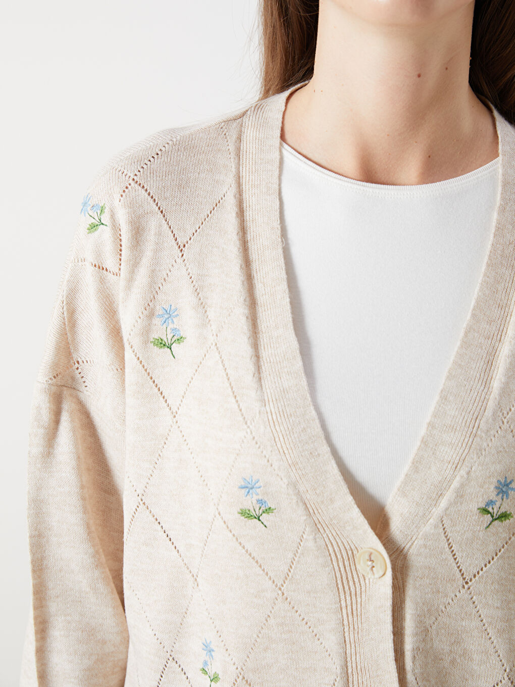 Кардиган трикотажний жіночий вишитий з V-подібним вирізом-2