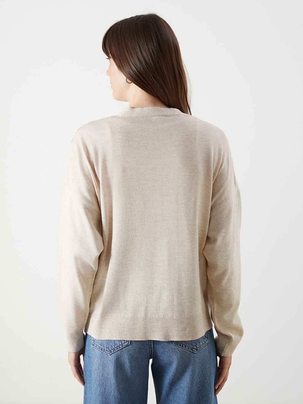 Кардиган трикотажний жіночий вишитий з V-подібним вирізом-3