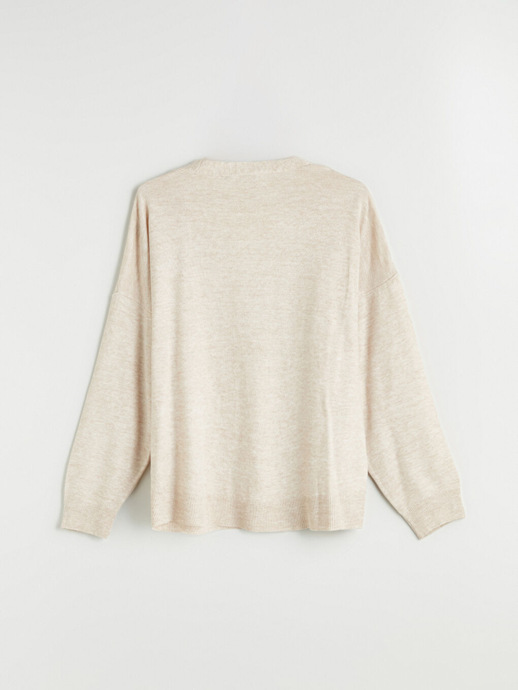 Кардиган трикотажний жіночий вишитий з V-подібним вирізом-5