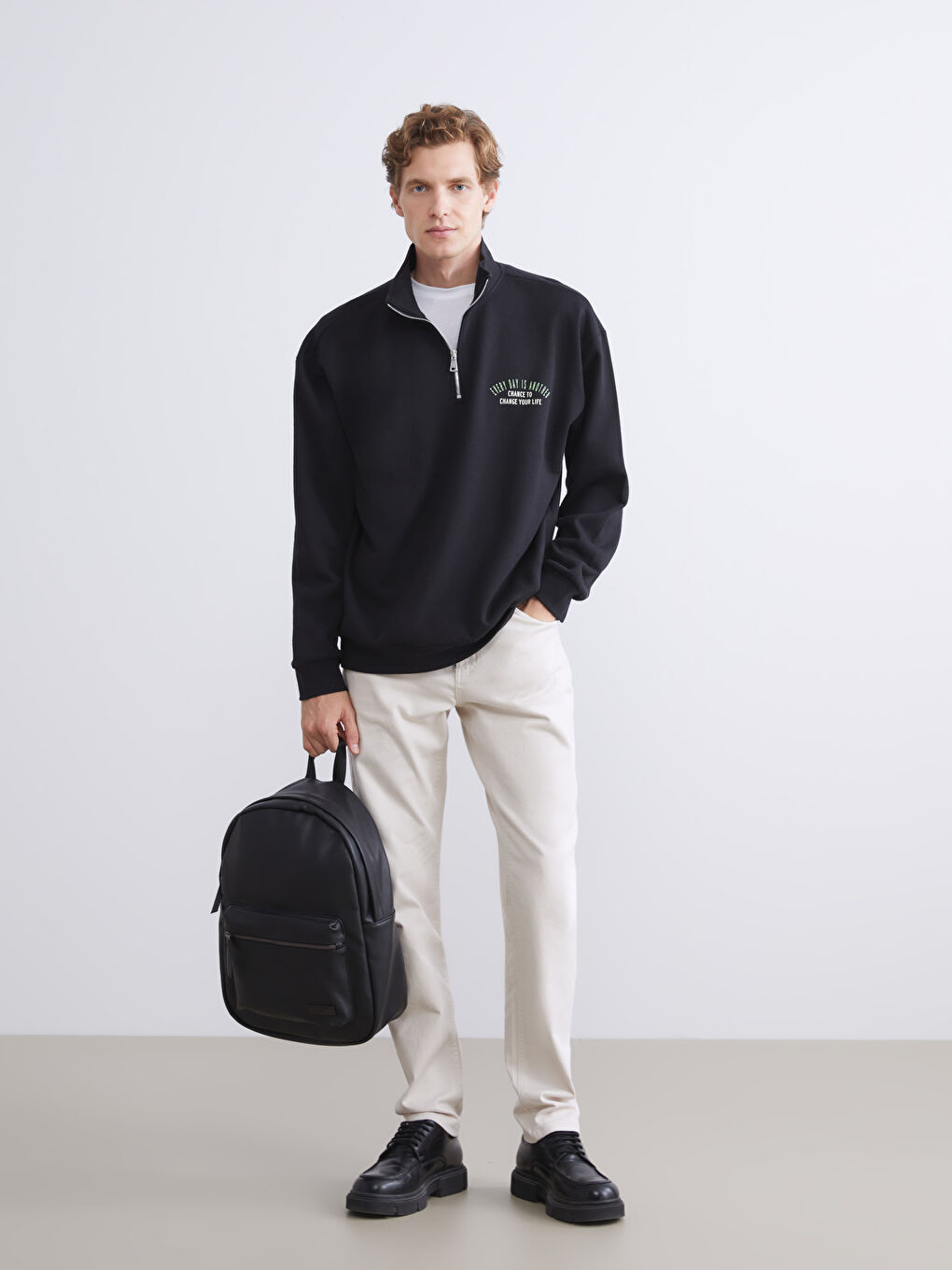 Siyah Dik Yaka Baskılı Erkek Sweatshirt-1