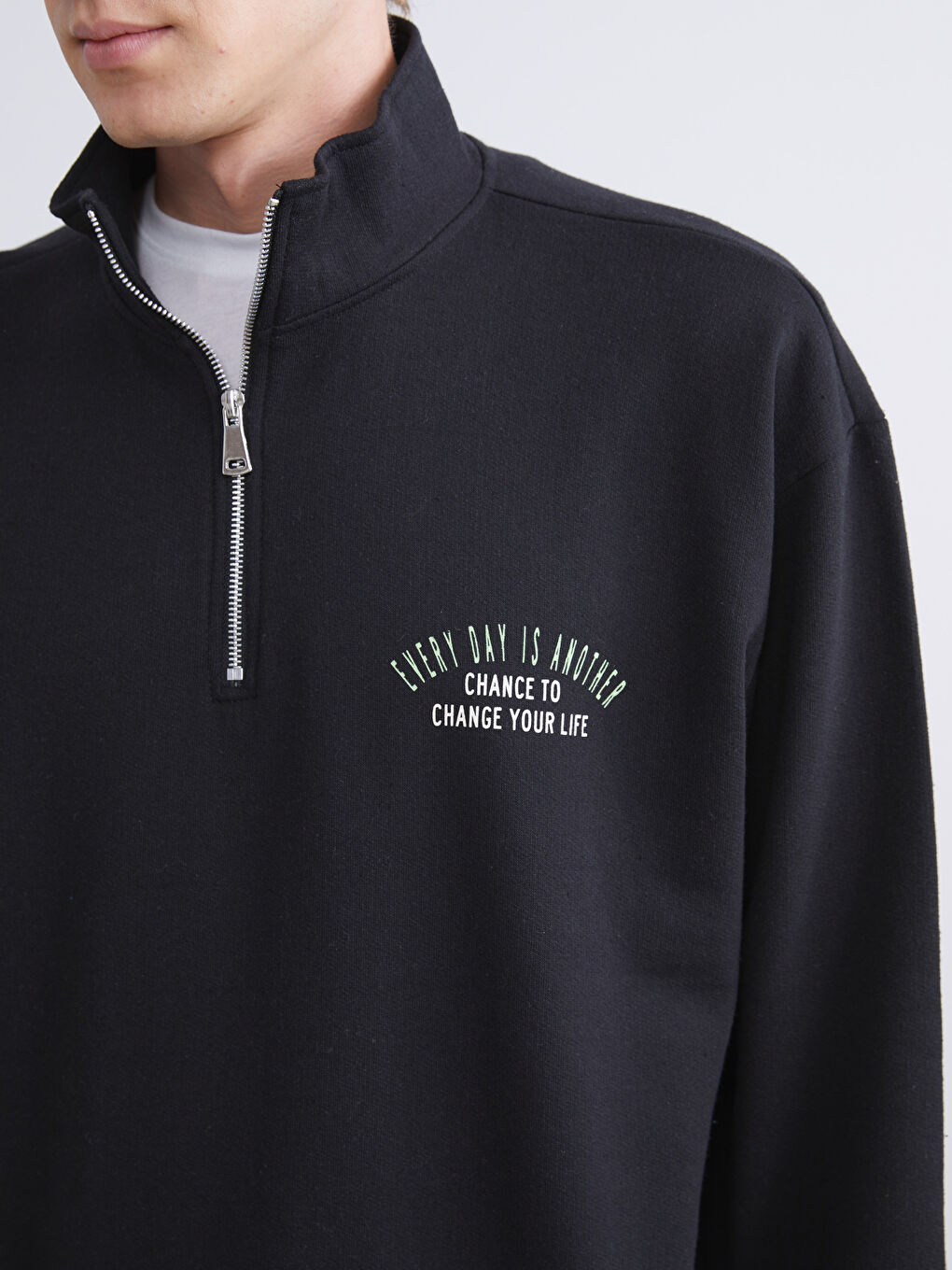 Siyah Dik Yaka Baskılı Erkek Sweatshirt-2