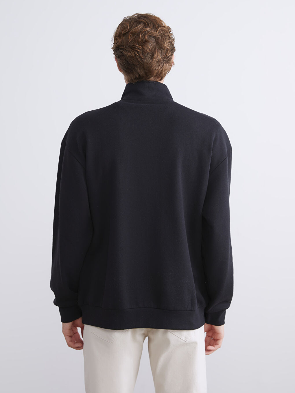 Siyah Dik Yaka Baskılı Erkek Sweatshirt-3