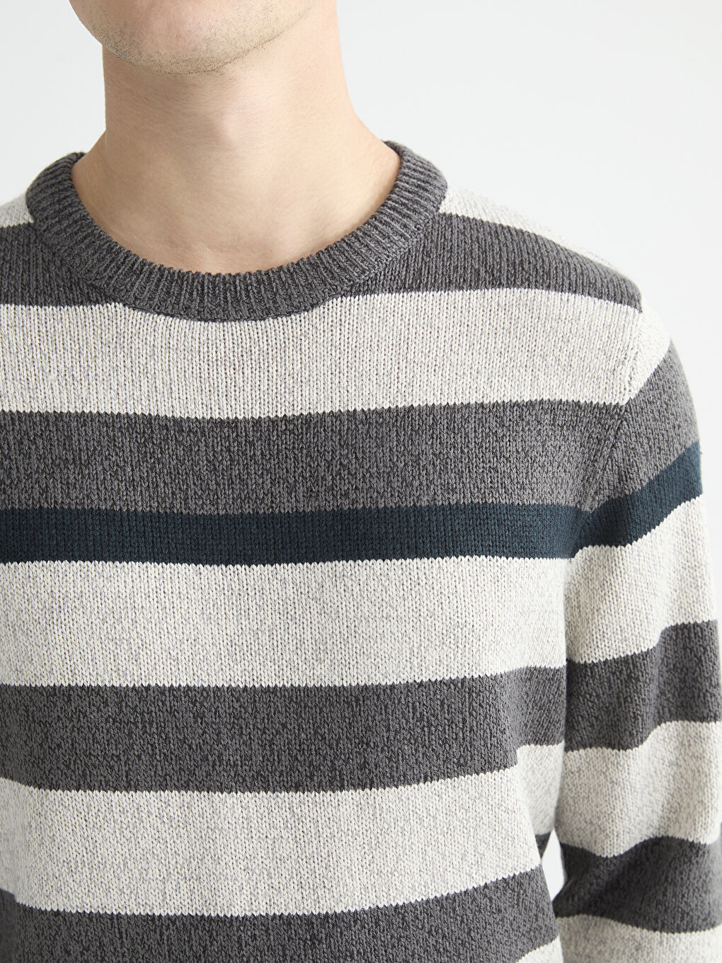 Crew Neck Striped Men's Knitwear Sweater-2