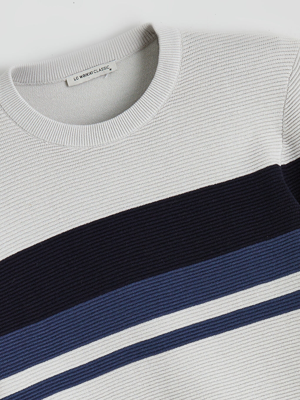 Пуловер с кръгло деколте, раиран, трикотажен за мъже-5