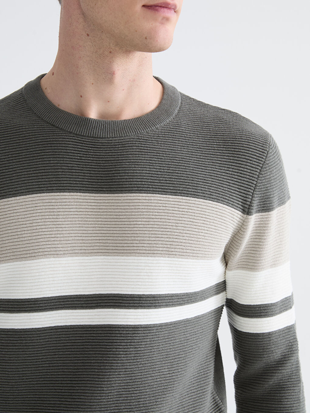 Crew Neck Striped Men's Knitwear Sweater-2