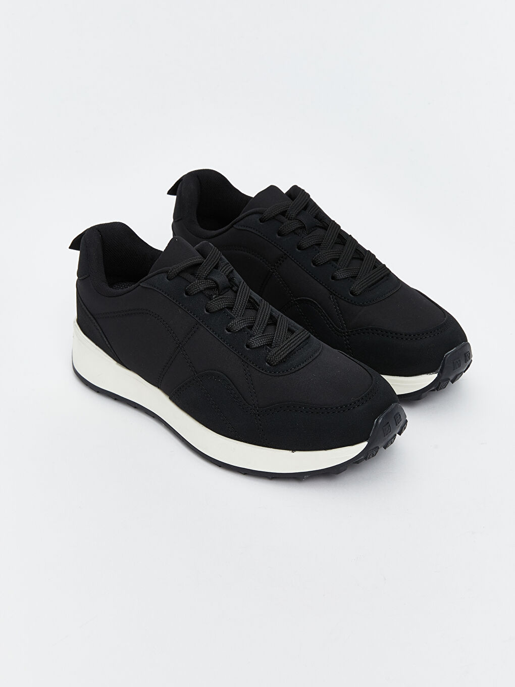 Siyah Bağcıklı Kadın Spor Ayakkabı