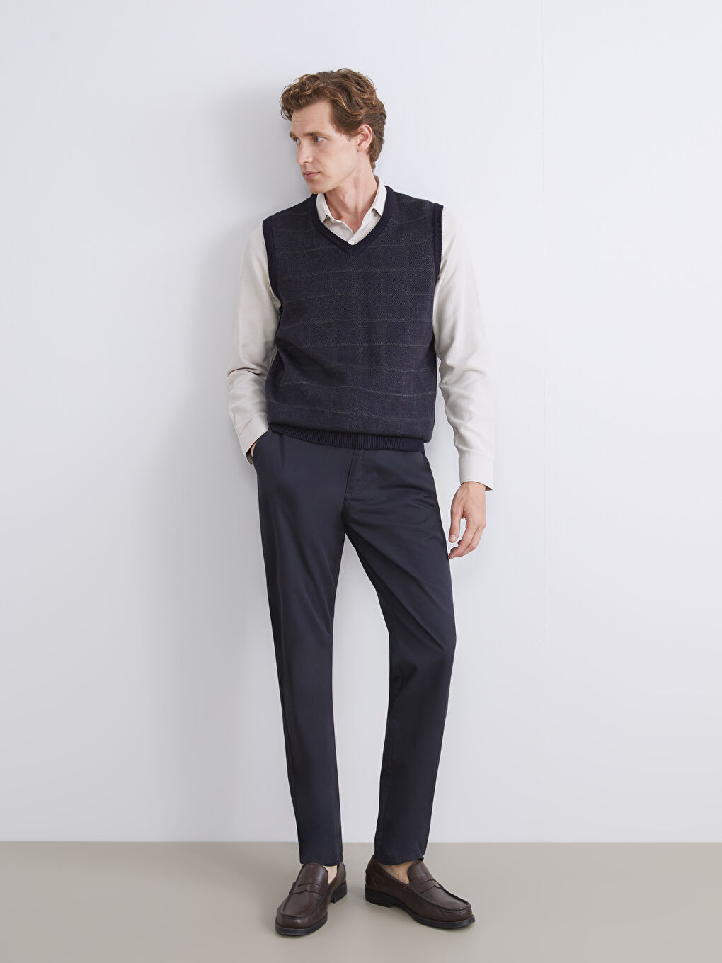 Lacivert Standart Kalıp V Yaka Erkek Triko Süveter-1