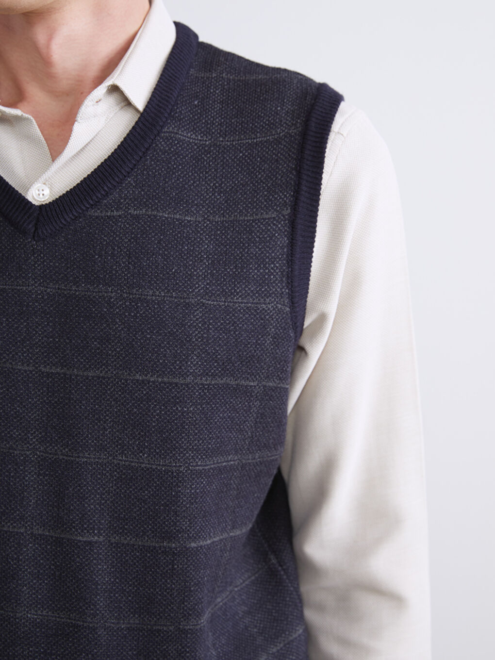 Lacivert Standart Kalıp V Yaka Erkek Triko Süveter-2