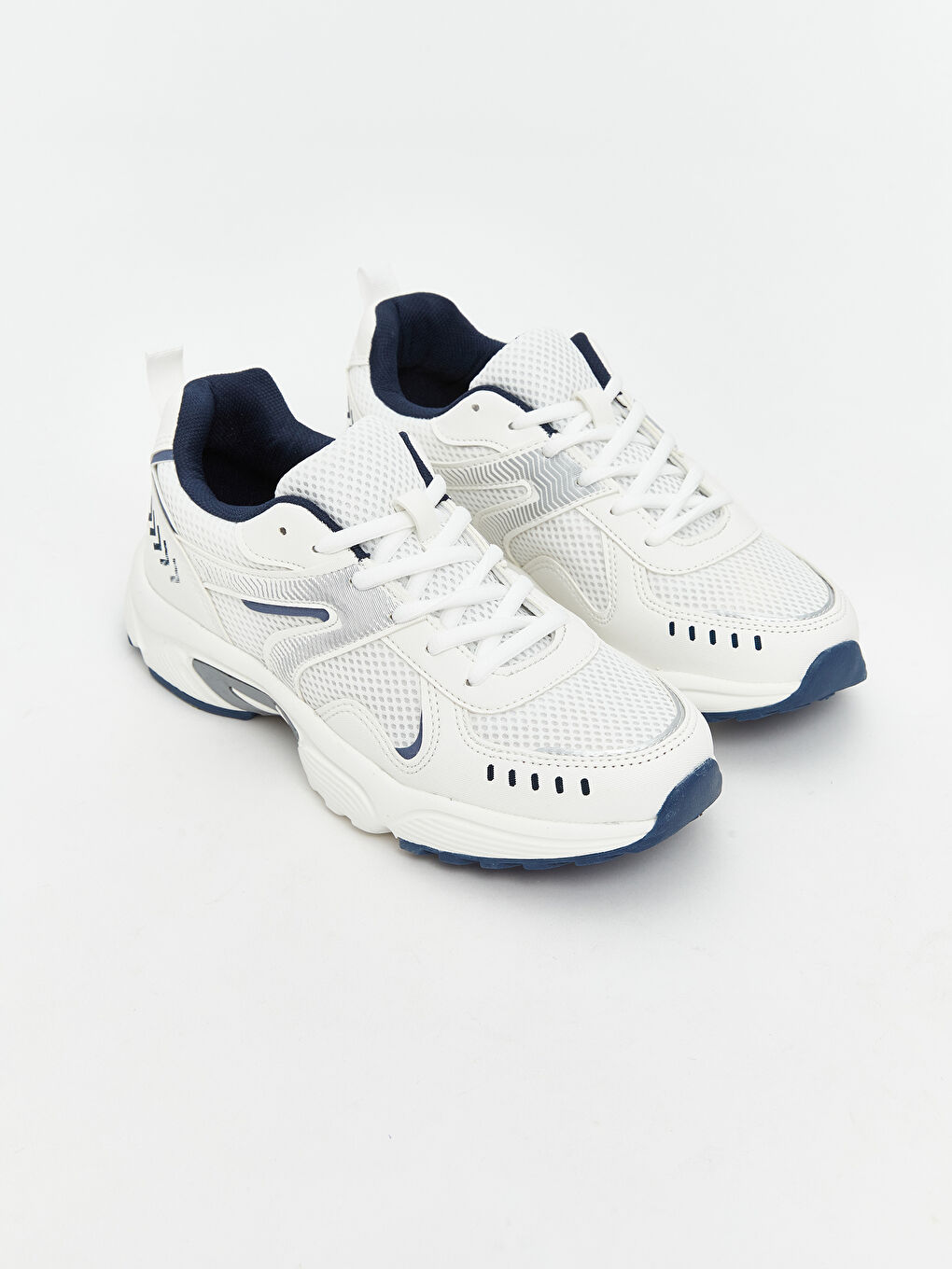 Beyaz Bağcıklı Kadın Spor Ayakkabı