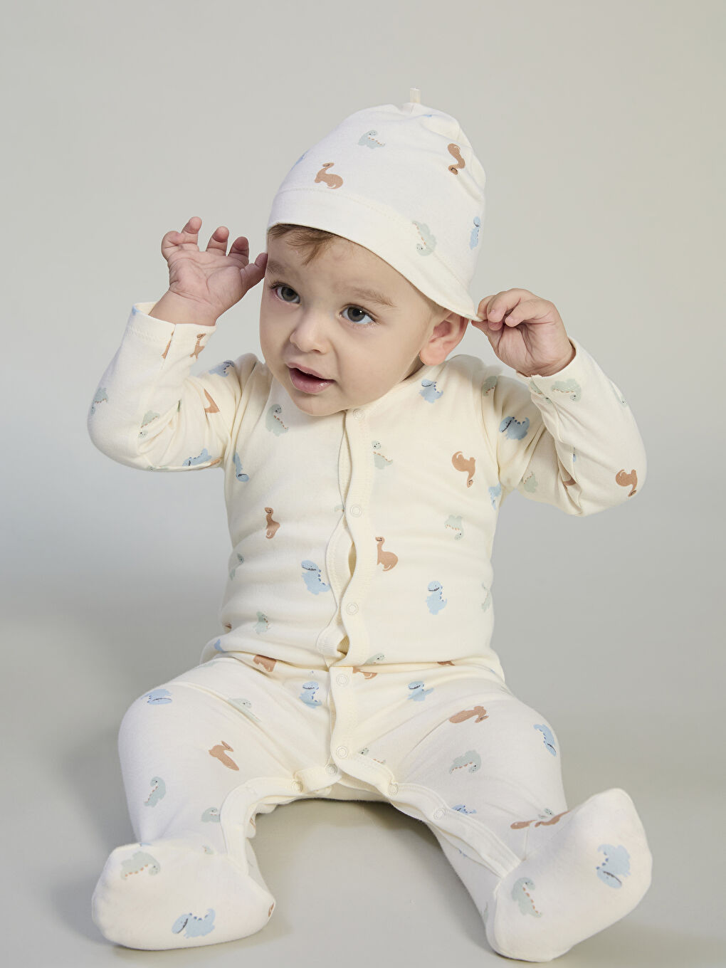 V-Neck Printed Baby Boys' Newborn Set