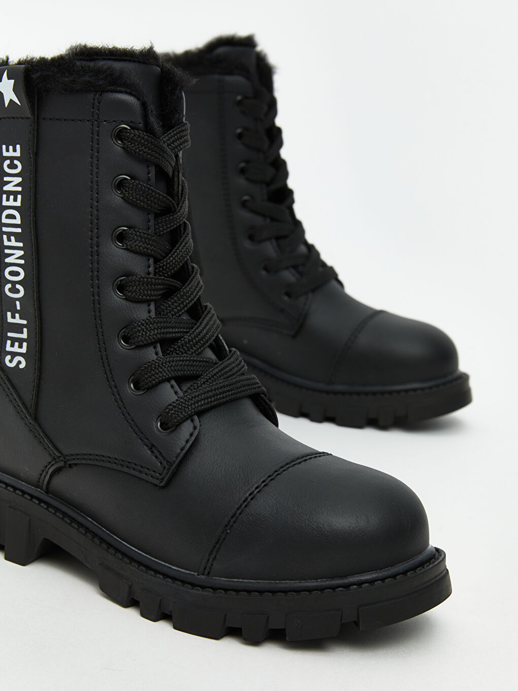 Siyah Bağcıklı Kız Çocuk Bot-2