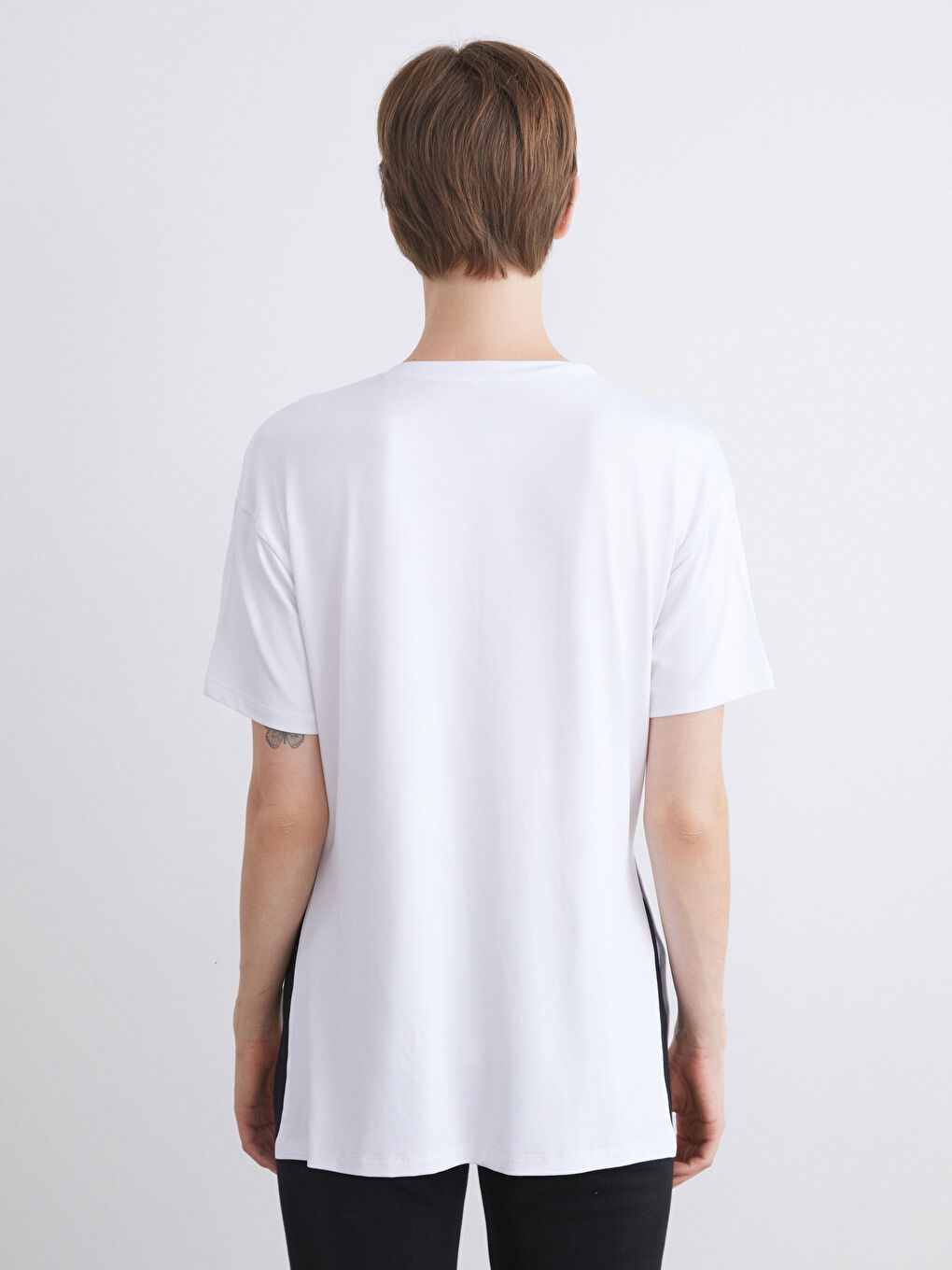 Beyaz Bisiklet Yaka Kadın Spor Tişört-3