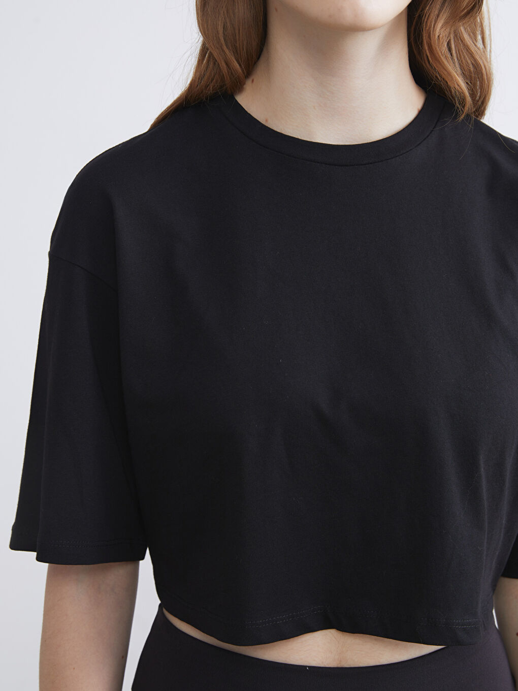 Siyah Bisiklet Yaka Oversize Crop Kadın Spor Tişört-2