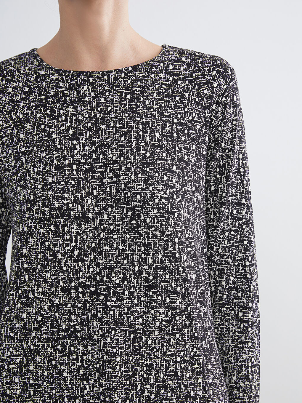 Siyah Bisiklet Yaka Desenli Kadın Tunik-3