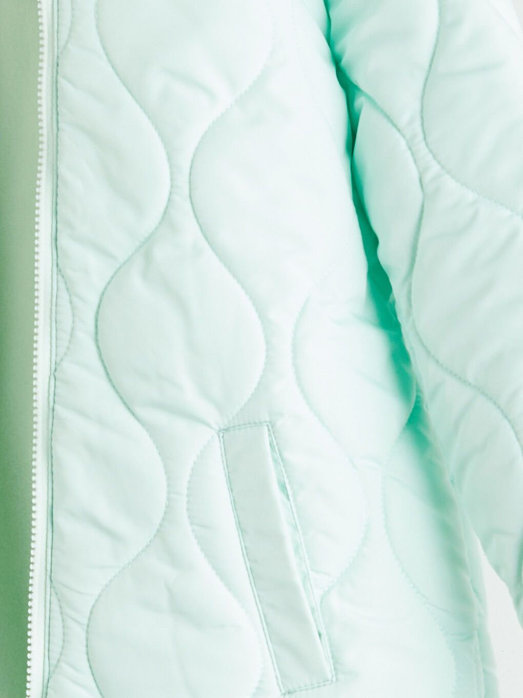 Yeşil Kapüşonlu Kapitone Desenli Kız Çocuk Mont-2