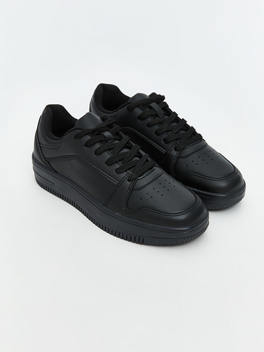 Siyah Deri Görünümlü Kadın Spor Ayakkabı