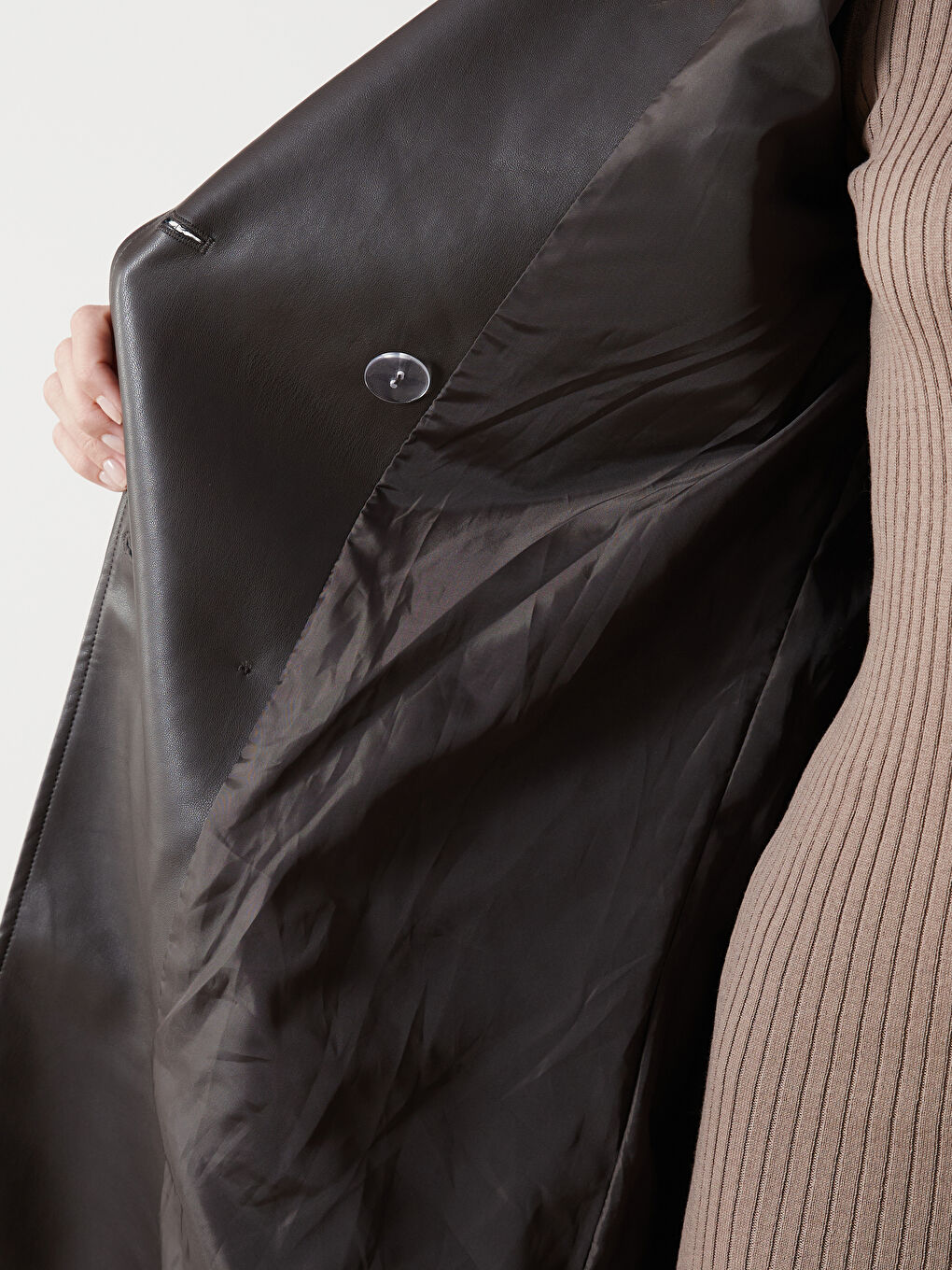 Kahverengi Ceket Yaka Kadın Deri Görünümlü Trençkot-3